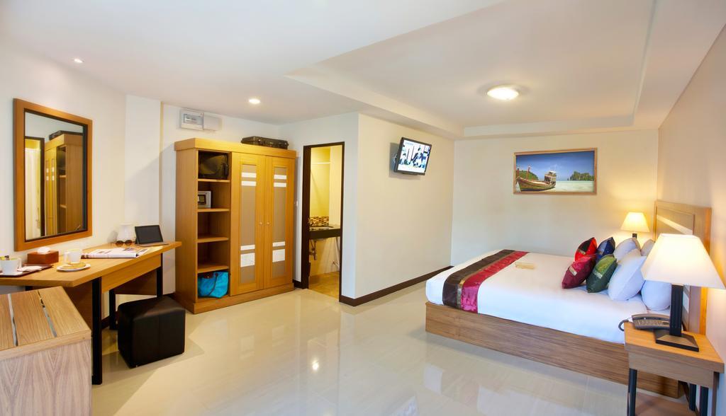 Апарт отель Patong Pool House Номер фото